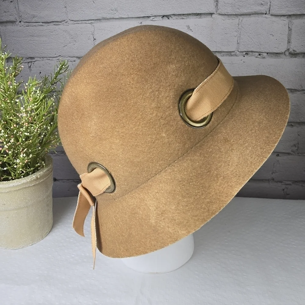 Tan Felt Women's Hat with Ribbon Detail By Liz Claiborne Tan With Peach Band